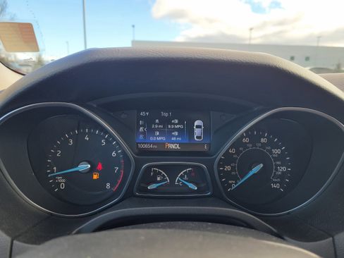 Used 2018 Ford Focus SE w/ Cold Weather Package image 14