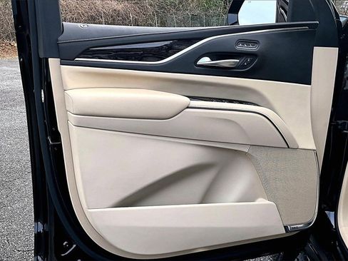 Certified 2021 Cadillac Escalade Premium Luxury image 18