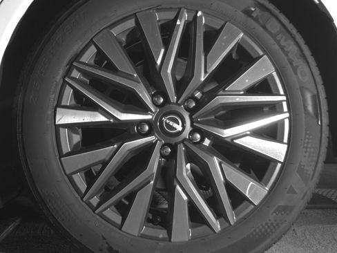 Used 2025 Nissan Altima 2.5 SV FWD image 14