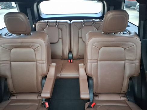 Used 2023 Lincoln Aviator Reserve w/ Equipment Group 201A image 17