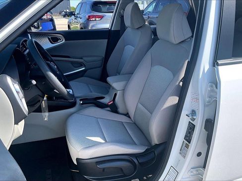 Used 2025 Kia Soul S FWD image 21