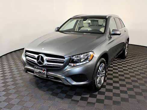 Used 2017 Mercedes-Benz GLC 300 4MATIC image 2