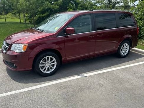 Used 2019 Dodge Grand Caravan SXT FWD image 2