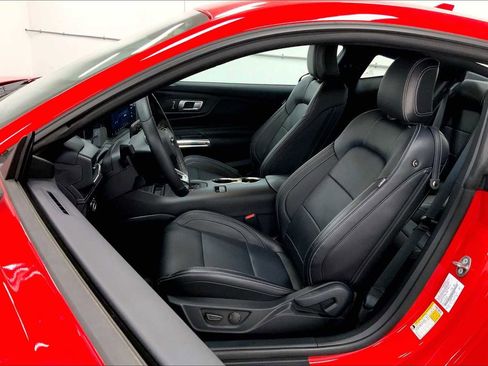 Used 2024 Ford Mustang Premium image 7