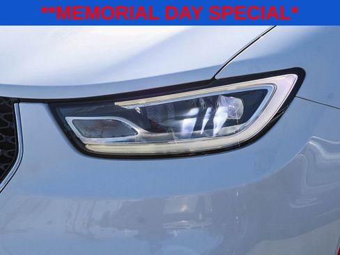 Used 2023 Chrysler Pacifica Limited FWD image 8