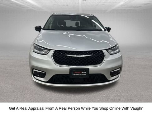 Used 2024 Chrysler Pacifica Touring-L FWD image 5