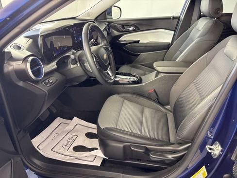 Used 2024 Chevrolet Trax LT w/ Driver Confidence Package FWD image 2
