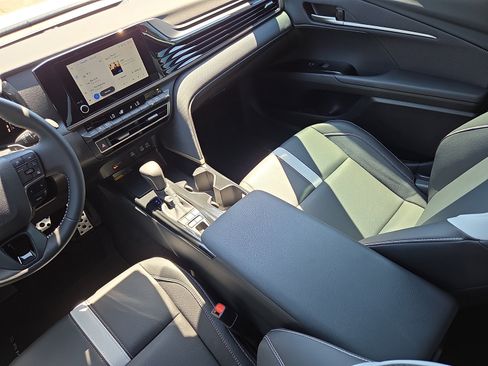 Used 2025 Toyota Camry SE w/ Convenience Package FWD image 12