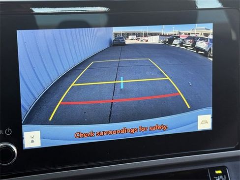 Used 2025 Toyota Camry SE image 18