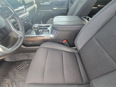 Used 2024 Chevrolet Silverado 1500 LT Trail Boss w/ Convenience Package II AWD/4WD image 16