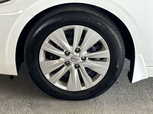 Used 2025 Nissan Sentra S FWD image 11