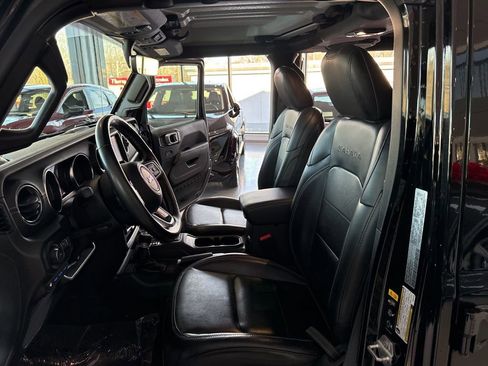 Used 2022 Jeep Wrangler Unlimited Sahara w/ Cold Weather Group image 20