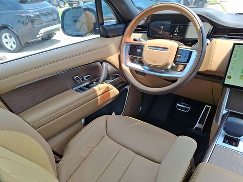 New 2025 Land Rover Range Rover SE image 15