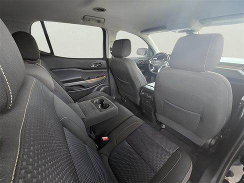 Used 2023 GMC Acadia SLE image 9