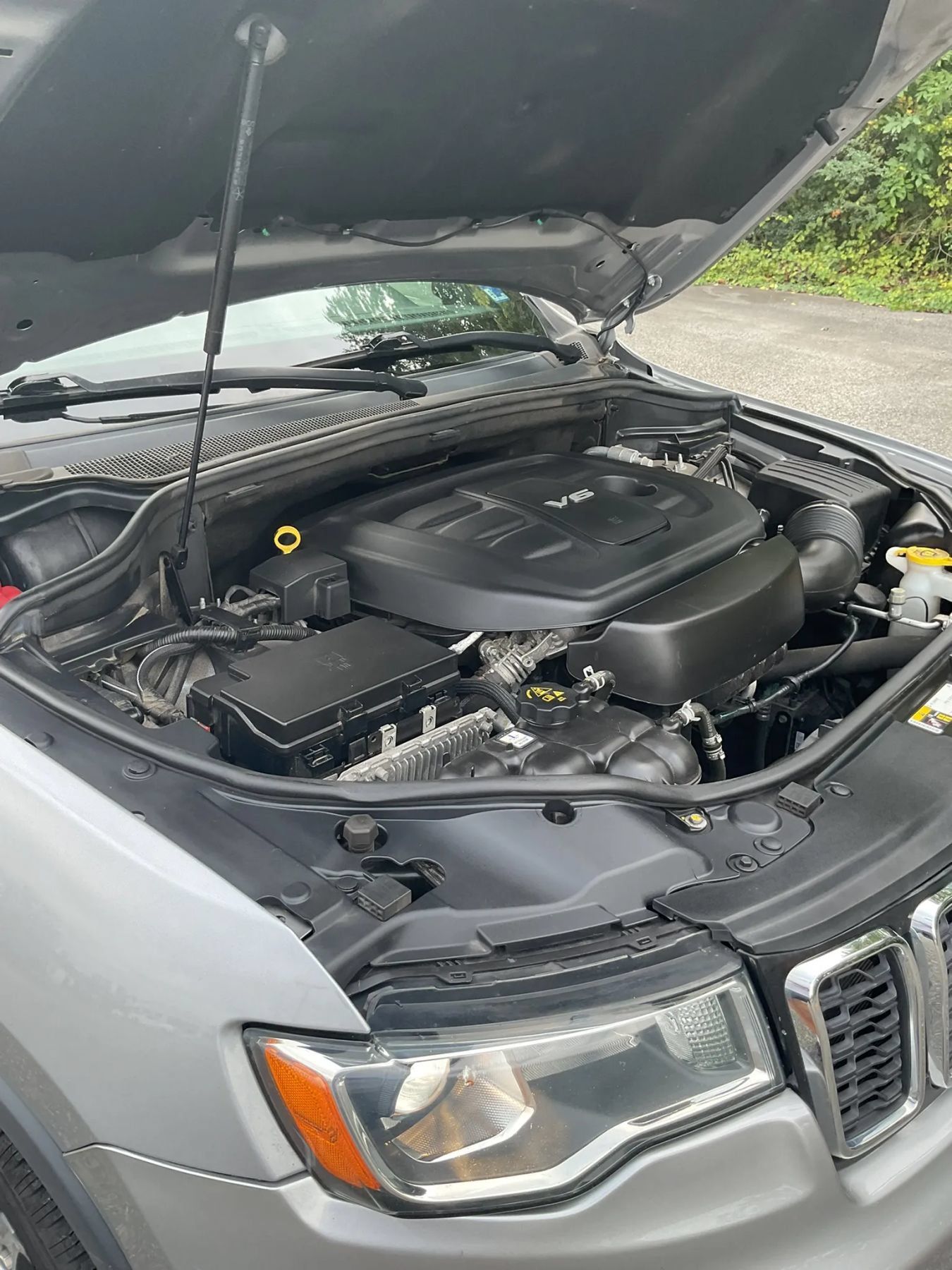 Used 2019 Jeep Grand Cherokee Limited AWD/4WD image 17