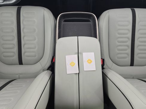 Used 2024 Rivian R1S Adventure AWD/4WD image 31