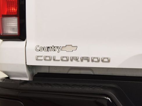 Used 2024 Chevrolet Colorado Z71 w/ Z71 Convenience Package 2 AWD/4WD image 22