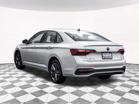 Used 2023 Volkswagen Jetta SE w/ Panoramic Sunroof Package FWD image 9