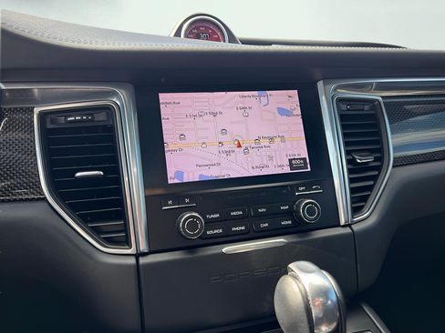 Used 2017 Porsche Macan Turbo image 58