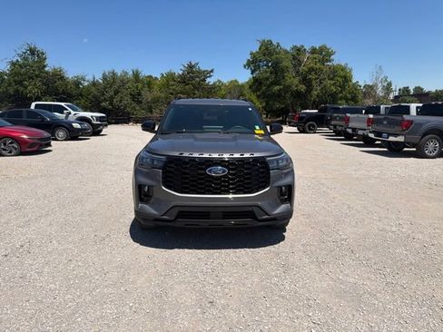 Used 2025 Ford Explorer ST-Line AWD/4WD image 2