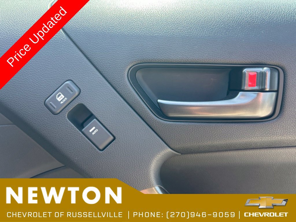 Used 2012 Hyundai Genesis 3.8 RWD image 24