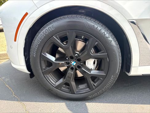 Used 2025 BMW X7 xDrive40i w/ Premium Package AWD/4WD image 33