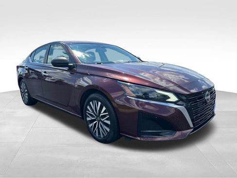 Used 2024 Nissan Altima 2.5 SV FWD image 7