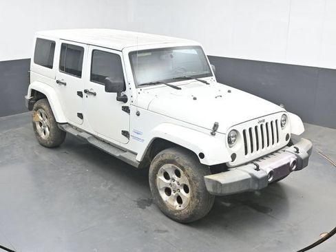 Used 2015 Jeep Wrangler Unlimited Sahara w/ Trailer Tow Group AWD/4WD image 13
