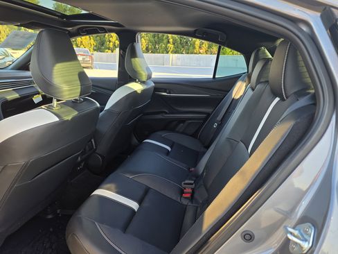 Used 2025 Toyota Camry SE w/ Convenience Package image 19