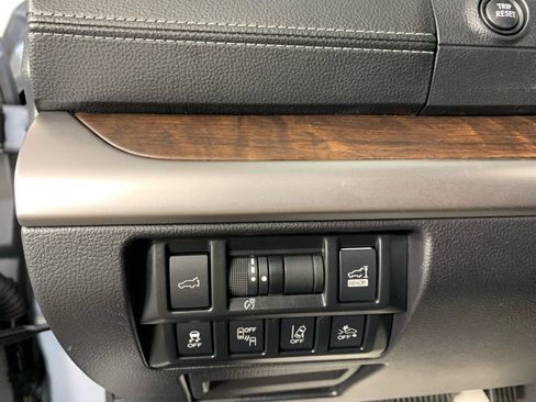 Used 2019 Subaru Outback 2.5i Limited AWD/4WD image 17