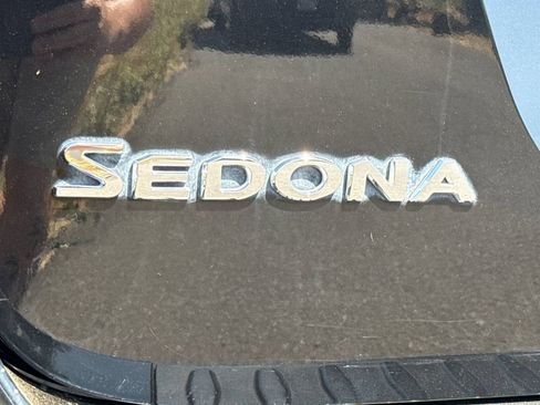 Used 2018 Kia Sedona LX w/ LX Essentials Premium Package FWD image 31