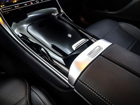 Certified 2025 Mercedes-Benz GLC 300 image 7