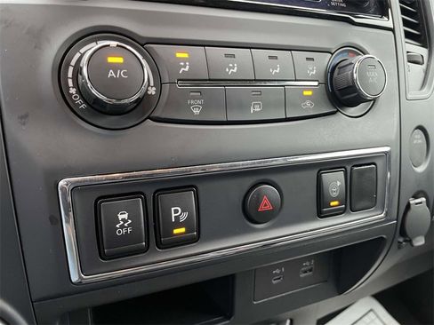 Used 2024 Nissan Titan SV image 25