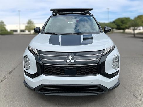 New 2025 Mitsubishi Outlander AWD image 2