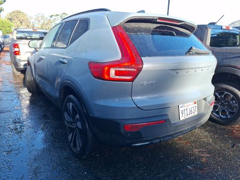 Used 2023 Volvo XC40 B5 Plus image 3