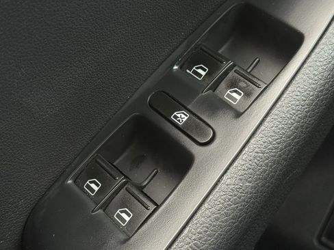 Used 2013 Volkswagen Jetta S image 23