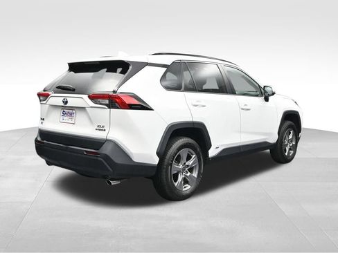 Used 2022 Toyota RAV4 XLE w/ XLE Grade Weather Package AWD/4WD image 5