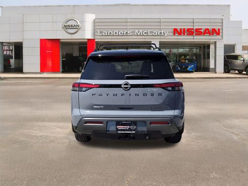 New 2026 Nissan Pathfinder Platinum FWD image 4