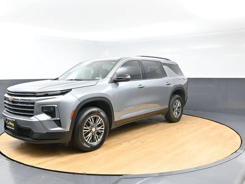 Used 2024 Chevrolet Traverse LT FWD image 5