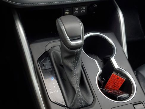 Used 2024 Toyota Highlander XLE image 30