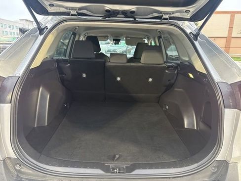 Used 2022 Toyota RAV4 XLE AWD/4WD image 7
