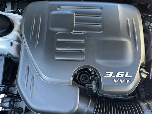 Used 2018 Chrysler 300 S image 42