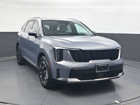 Used 2025 Kia Sorento S FWD image 2