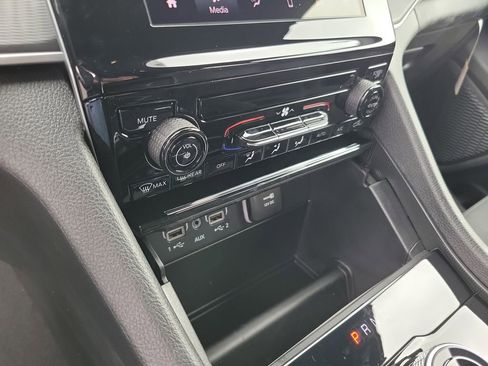 New 2026 Jeep Grand Cherokee L Laredo AWD/4WD image 18