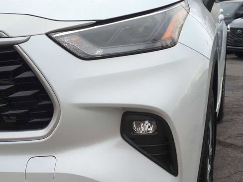 Used 2022 Toyota Highlander XLE image 11