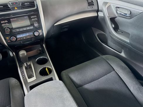 Used 2015 Nissan Altima 2.5 SV w/ Convenience Package image 22