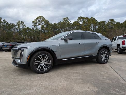New 2025 Cadillac Lyriq Luxury image 1