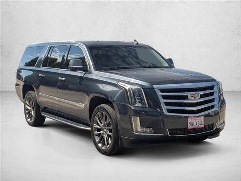 Used 2020 Cadillac Escalade ESV Luxury RWD image 3