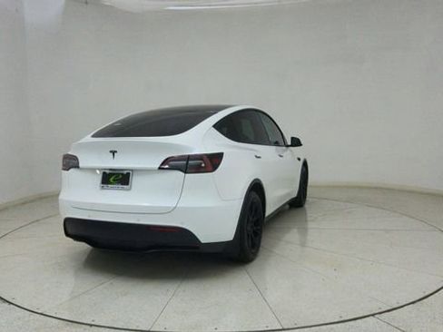 Used 2021 Tesla Model Y Long Range image 70