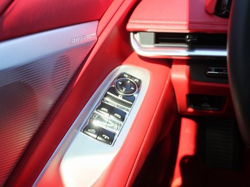 Used 2023 Chevrolet Corvette Stingray Premium Conv w/ Z51 Performance Package image 13